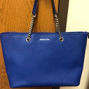 Michael kors jet set med chain tote electric blue